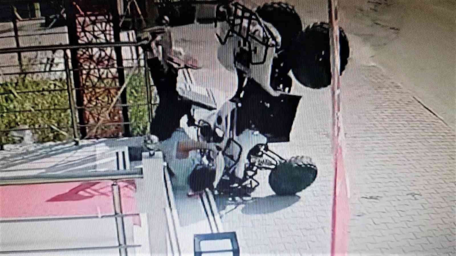 KARABÜK’ÜN SAFRANBOLU İLÇESİNDE KONTROLDEN ÇIKIP BİR APARTMANIN DUVARINA ÇARPAN ATV