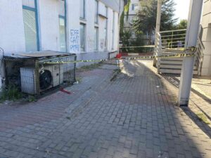 BARTIN’DA KENDİSİNDEN BOŞANMAK İSTEYEN EŞİ ARZU AR’I SOKAK ORTASINDA DEFALARCA