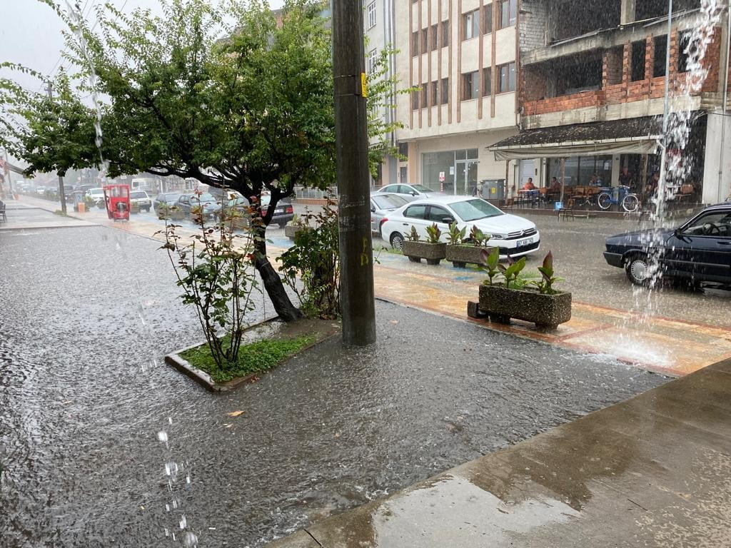 Karabük Vali̇li̇ği̇nden Şi̇ddetli̇ Yağış Uyarısı