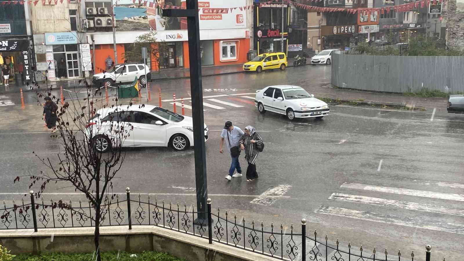 ZONGULDAK’TA SABAH SAATLERİNDE BAŞLAYAN SAĞANAK YAĞIŞ HAYATI OLUMSUZ ŞEKİLDE ETKİLEDİ.