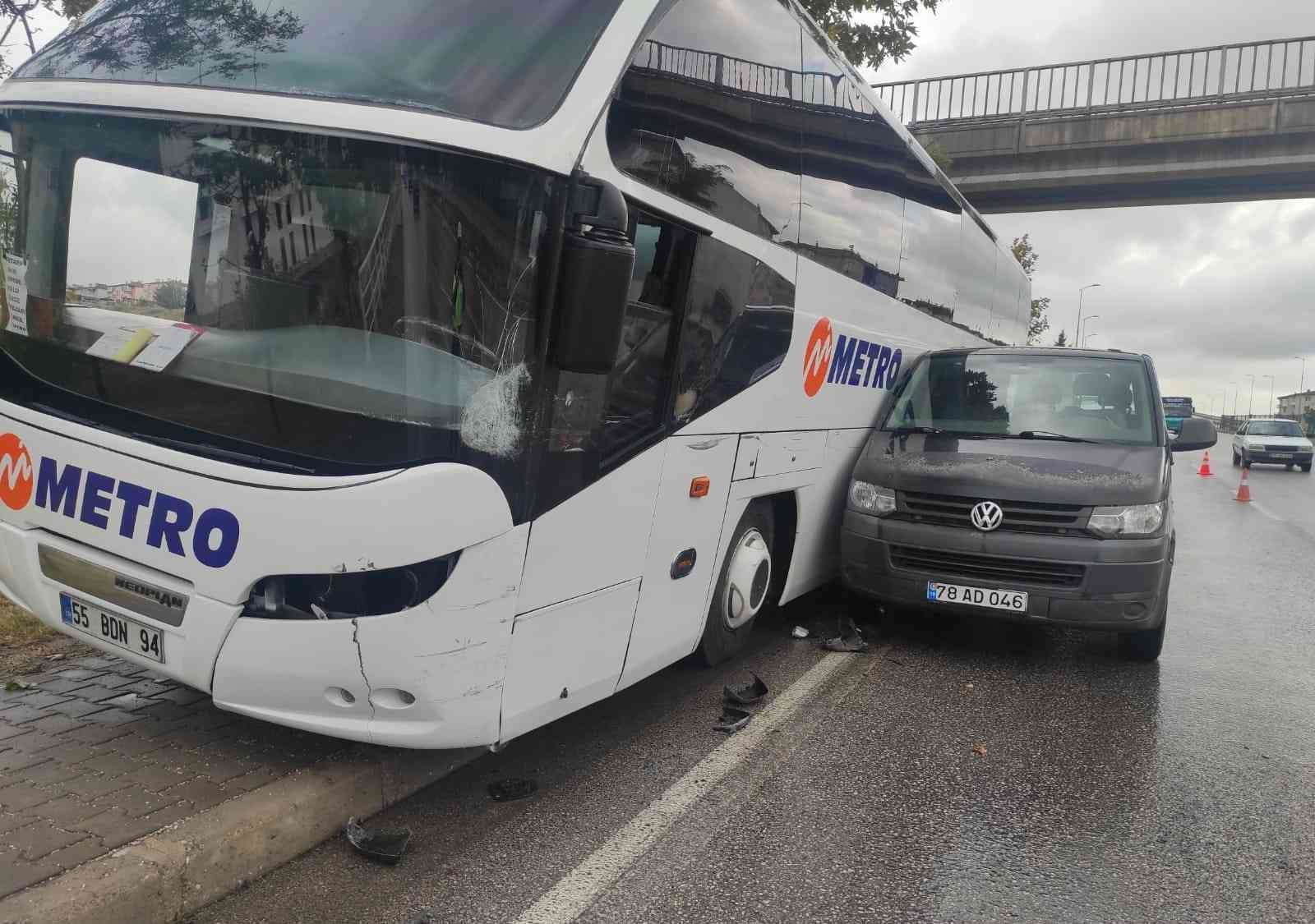 Karabükte Üç Ayrı Kaza: 2 Yaralı KARABÜK'TE ÜÇ FARKLI NOKTADA MEYDANA GELEN TRAFİK KAZALARINDA 2 KİŞİ