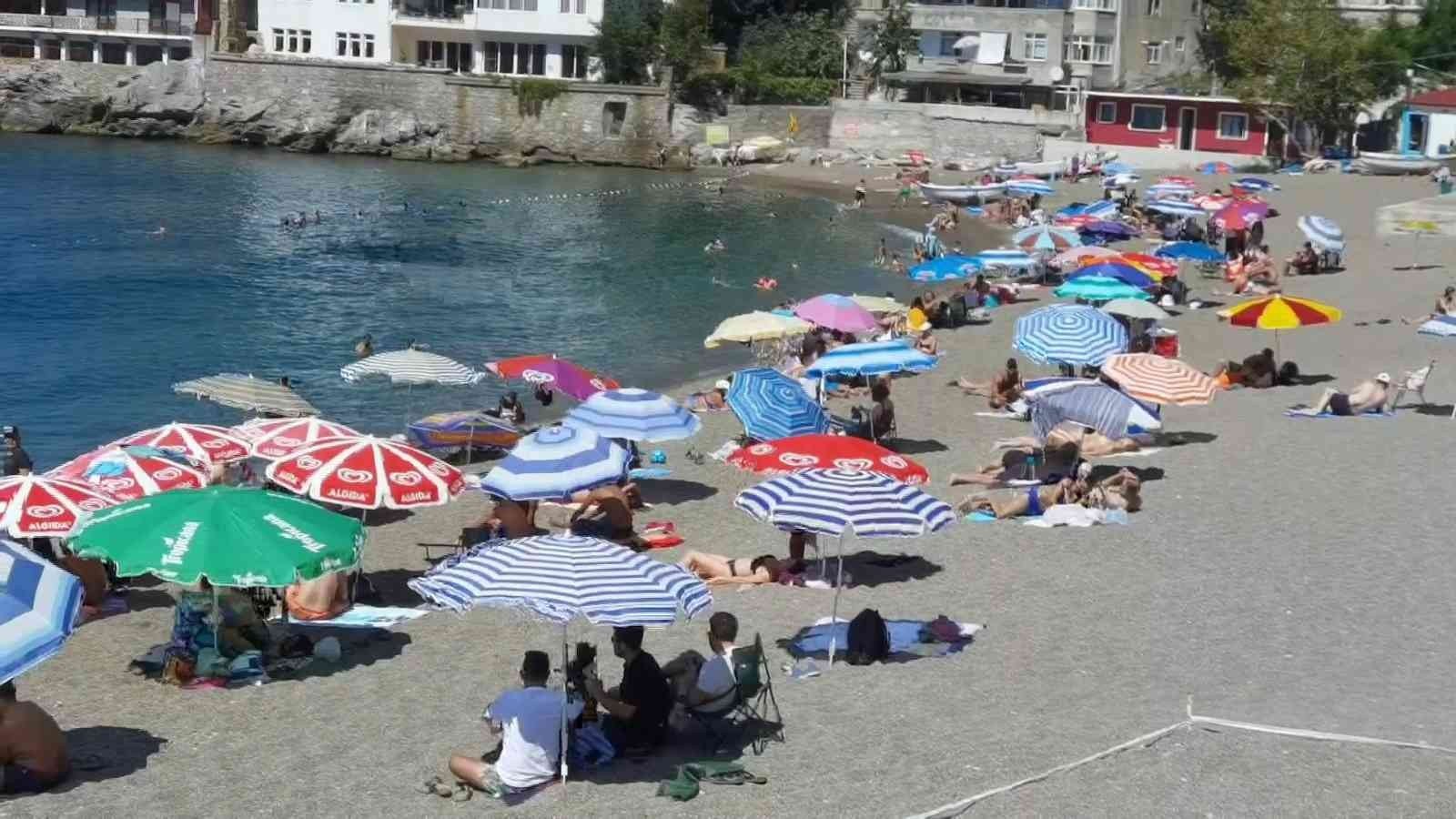ZONGULDAK SAHİLLERİ SONBAHARIN GELMESİNE RAĞMEN EGE'Yİ ARATMADI. HAVA SICAKLIKLARININ 25