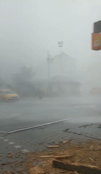 KASTAMONU’NUN AĞLI İLÇESİNDE ŞİDDETLİ FIRTINA VE DOLU YAĞIŞI ETKİLİ OLDU.