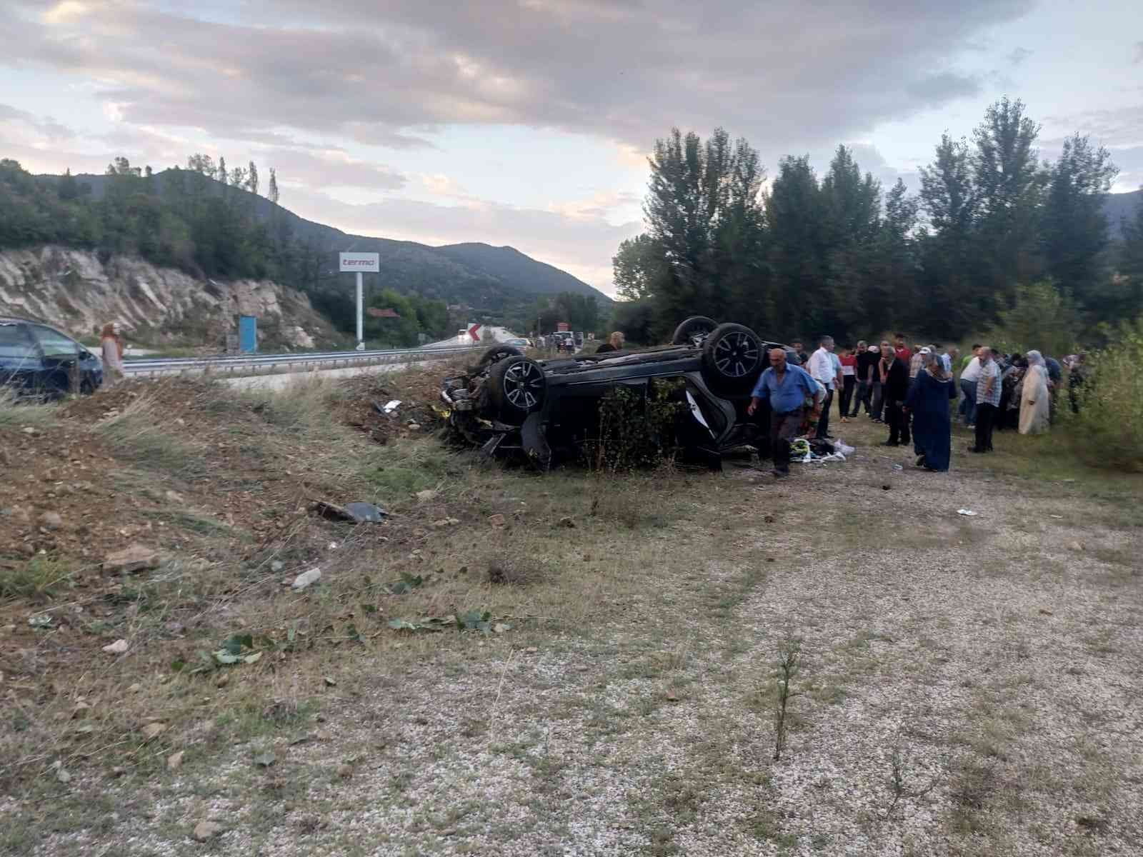 KARABÜK'ÜN ESKİPAZAR İLÇESİNDE SÜRÜCÜSÜNÜN KONTROLÜNDEN ÇIKAN CİP TAKLA ATIP TERS
