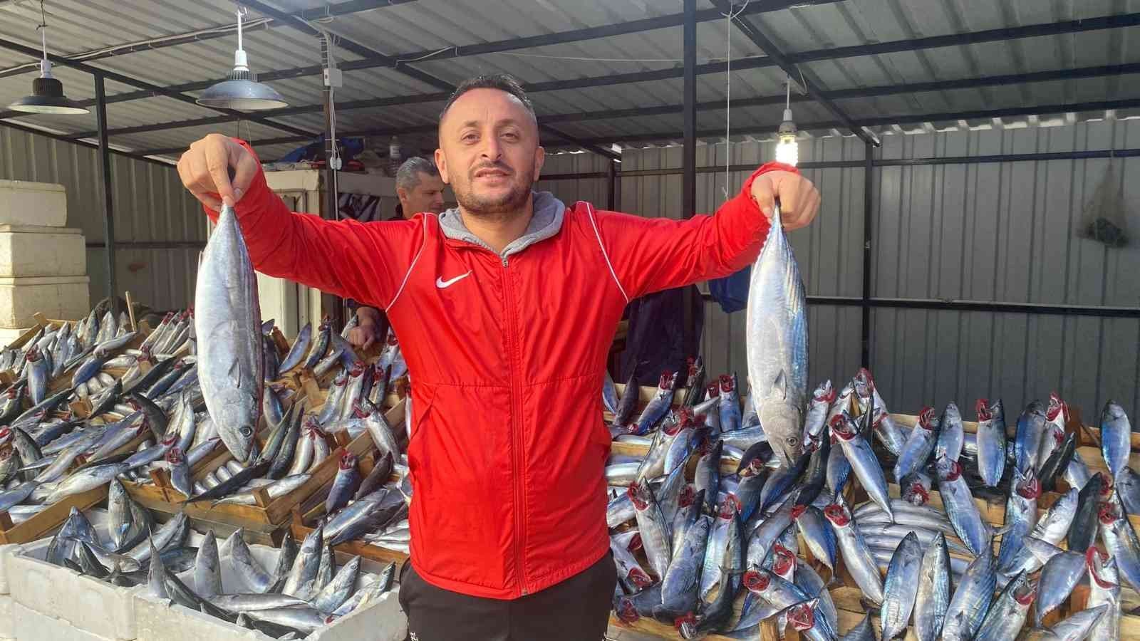ZONGULDAK’TA BALIKÇILARIN DENİZE AÇILAMAMASI NEDENİYLE FİYATLAR YÜZDE YÜZ ORANINDA ARTIŞA