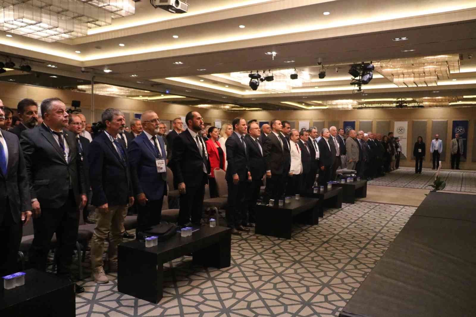 ZONGULDAK'TA DÜZENLENEN ULUSLARARASI KÖMÜR KONGRESİNDE KÖMÜRÜN ÖNEMİNE DİKKAT ÇEKİLDİ.