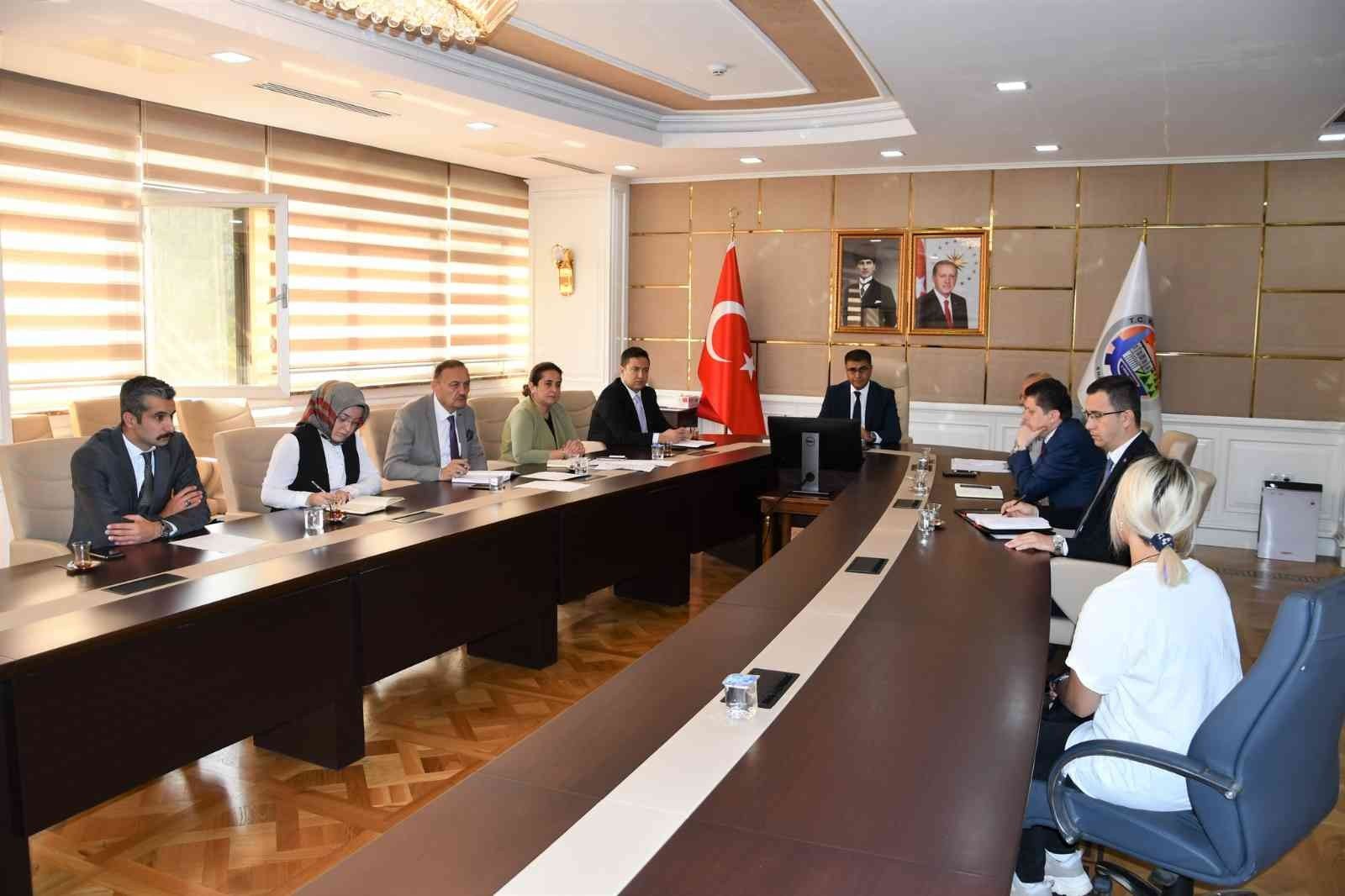 Vali̇ Gürel, Vatandaşların Sorunlarını Di̇nleme Devam Edi̇yor VATANDAŞLARIN İSTEK, ŞİKÂYET VE ÖNERİLERİNİ DİLE GETİRDİKLERİ DEVLET İLE VATANDAŞIN