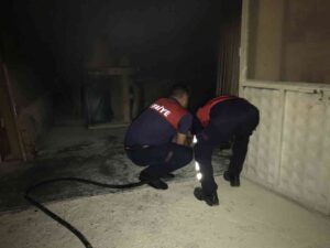 ZONGULDAK'IN GÖKÇEBEY İLÇESİNDE MOBİLYA FABRİKASINDA ÇIKAN YANGIN İTFAİYE EKİPLERİ TARAFINDAN