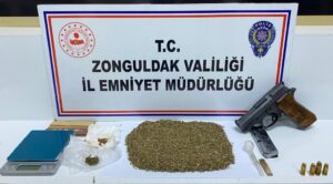 ZONGULDAK'TA DÜZENLENEN UYUŞTURUCU OPERASYONUNDA GÖZALTINA ALINAN 3 ŞÜPHELİDEN 1'İ TUTUKLANARAK