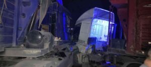 ZONGULDAK’IN ALAPLI YIĞILCA YOLUNDA HAFRİYAT YÜKLÜ TIRIN, KARŞI İSTİKAMETTEN GELEN