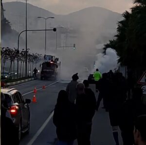 ZONGULDAK’IN KOZLU İLÇESİNDE MEYDANA GELEN ARAÇ YANGINI NEDENİYLE KORKU DOLU