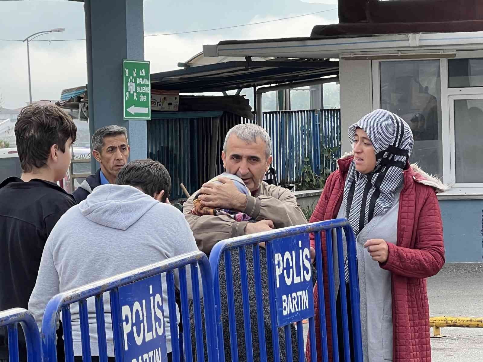 BARTIN’IN AMASRA İLÇESİNDE MEYDANA GELEN GRİZU PATLAMASINDA YAKINLARI BULUNANLAR BARTIN
