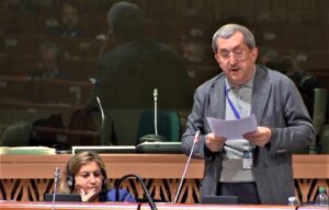 AVRUPA YEREL YÖNETİMLER MECLİSİ TOPLANTISINDA KONUŞAN KARABÜK BELEDİYE BAŞKANI RAFET