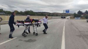 KAMYONETİN ÇARPMASI NETİCESİNDE Ö.Z. AĞIR YARALANDI. VATANDAŞLARIN İHBARI ÜZERİNE OLAY