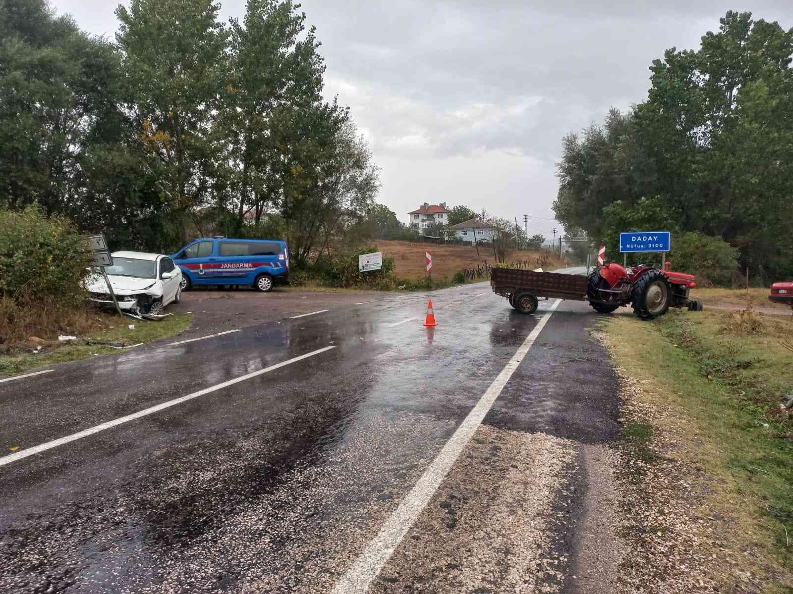 KASTAMONU’NUN DADAY İLÇESİNDE TRAKTÖR İLE OTOMOBİLİN ÇARPIŞMASI SONUCU 4 KİŞİ