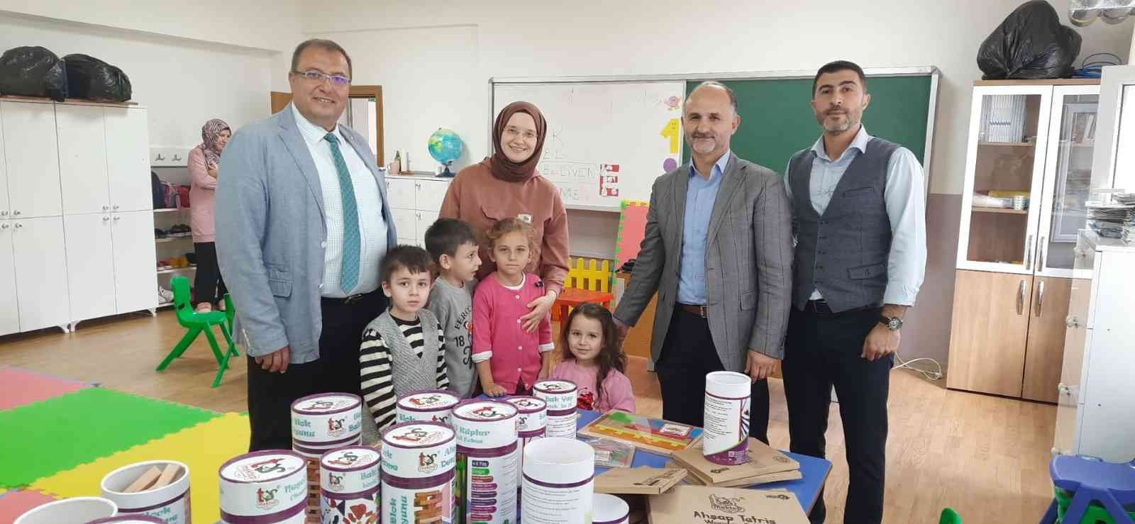 Öğrenci̇leri̇n Yaptığı Oyuncaklar, Selden Etki̇lenen Okullara Tesli̇m Edi̇ldi̇ KASTAMONU'DA TAŞMEKTEP MESLEKİ VE TEKNİK ANADOLU LİSESİ'NDE ÜRETİLEN OYUNCAKLAR, SEL