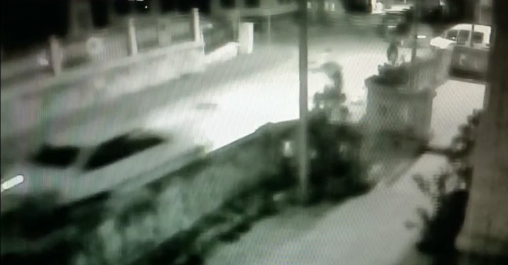 Önce Seyi̇r Hali̇ndeki̇ Motosi̇klete Çarptı, Sonra Sürücüsünü Bıçakladı KASTAMONU’DA CEBRAİL MAHALLESİNDE GECE VAKTİ SEYİR HALİNDEKİ MOTOSİKLETE ÇARPARAK SÜRÜCÜSÜNÜ