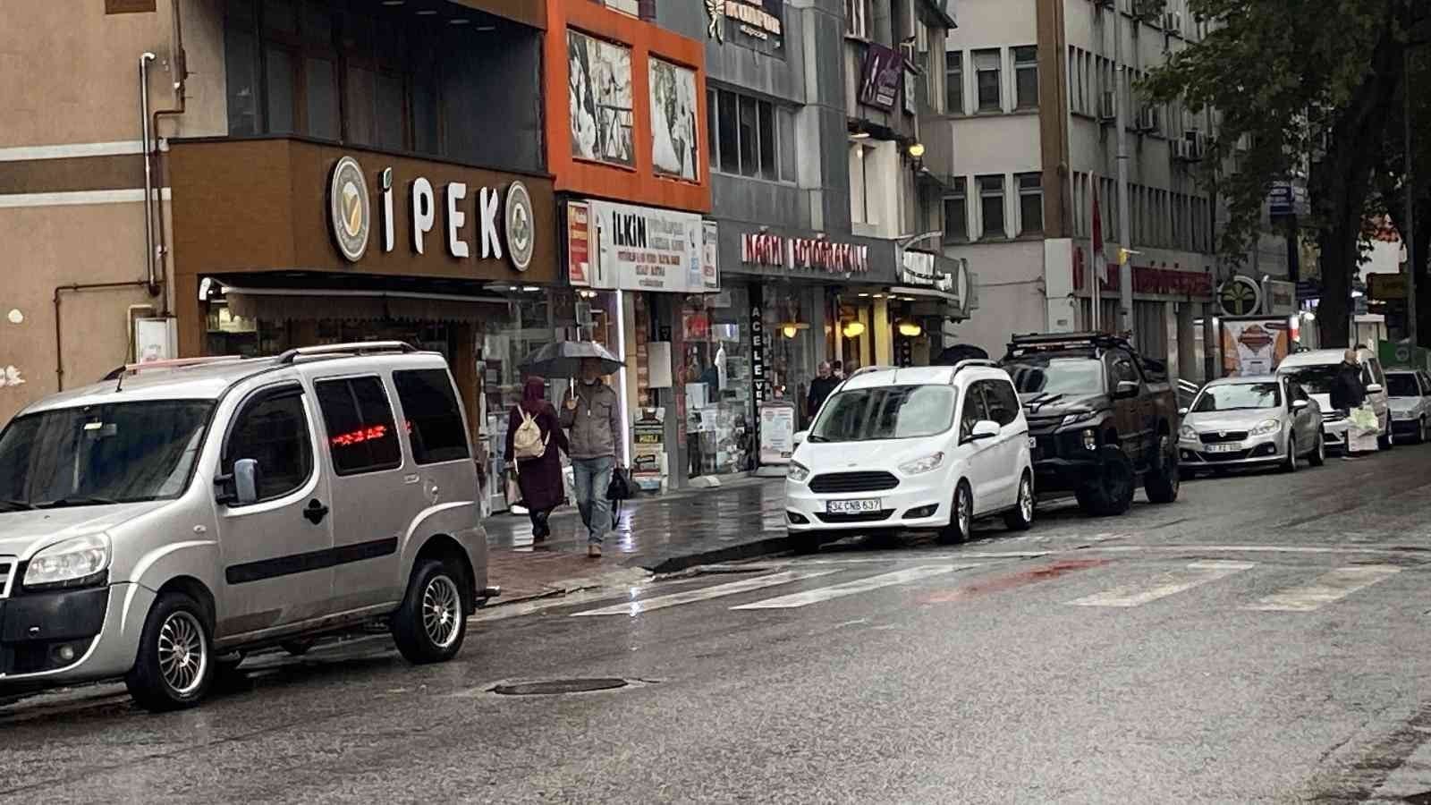ZONGULDAK’TA SABAH SAATLERİNDE BAŞLAYAN SAĞANAK YAĞIŞ HAYATI OLUMSU ETKİLEDİ.