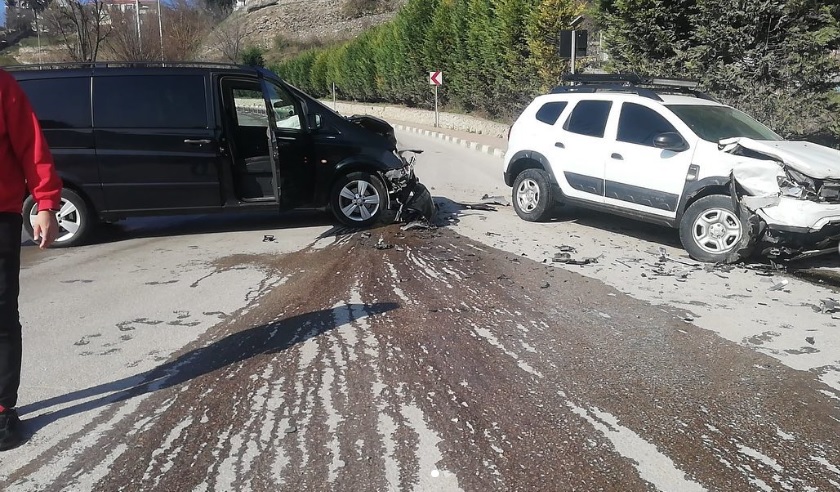 Safranbolu’da meydana gelen trafik kazasında 3 kişi yaralandı.  Edinilen bilgiye