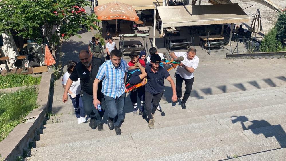 Karabük’te 3 metre yükseklikten beton zemine düşen işçi yaralandı. Olay,