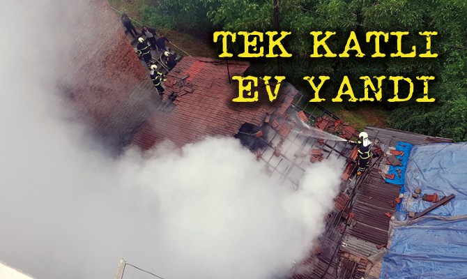 Karabük’te alevlere teslim olan tek katlı ev kullanılmaz hale geldi.