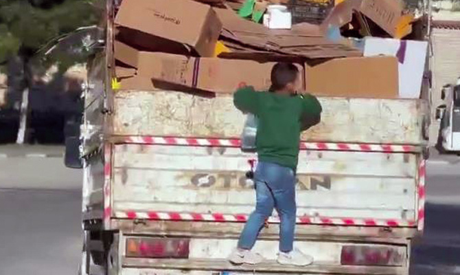 Karabük’te otomobilin açık bagajında, motosikletin arkasında ve kamyonetin kasasında tehlikeli