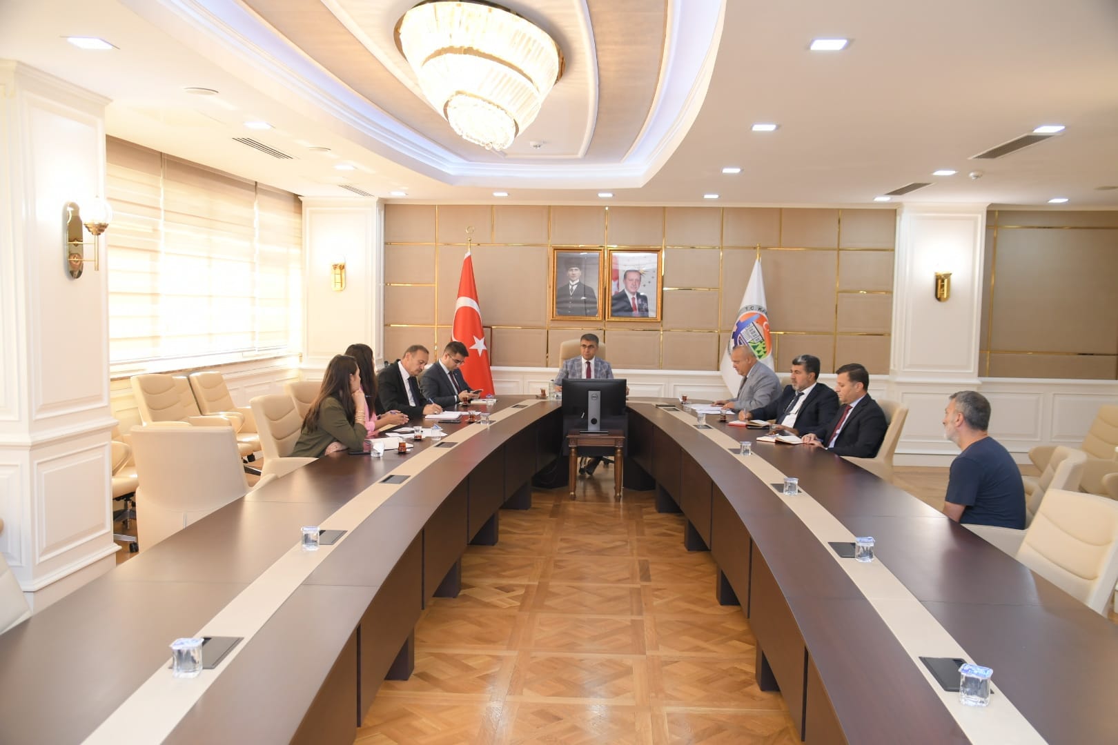 Karabük Valisi Fuat Gürel, halk günü toplantısı çerçevesinde vatandaşlarla bir