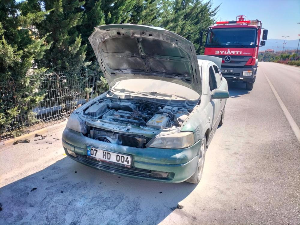 Karabük’ün Safranbolu ilçesinde alev alan seyir halindeki otomobilde maddi hasar