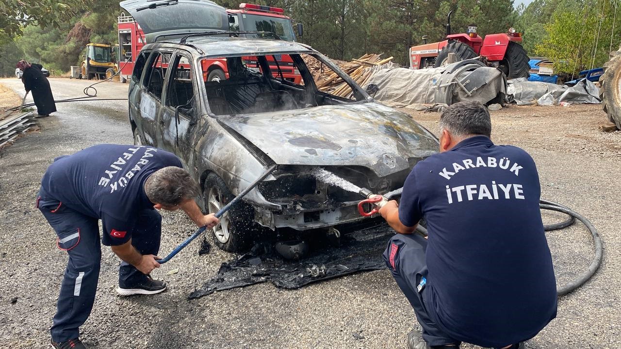 KARABÜK’TE SÜRÜCÜSÜNÜN ÇALIŞTIRMAK İÇİN KONTAĞINI ÇEVİRDİĞİ OTOMOBİL ALEV TOPUNA DÖNDÜ.