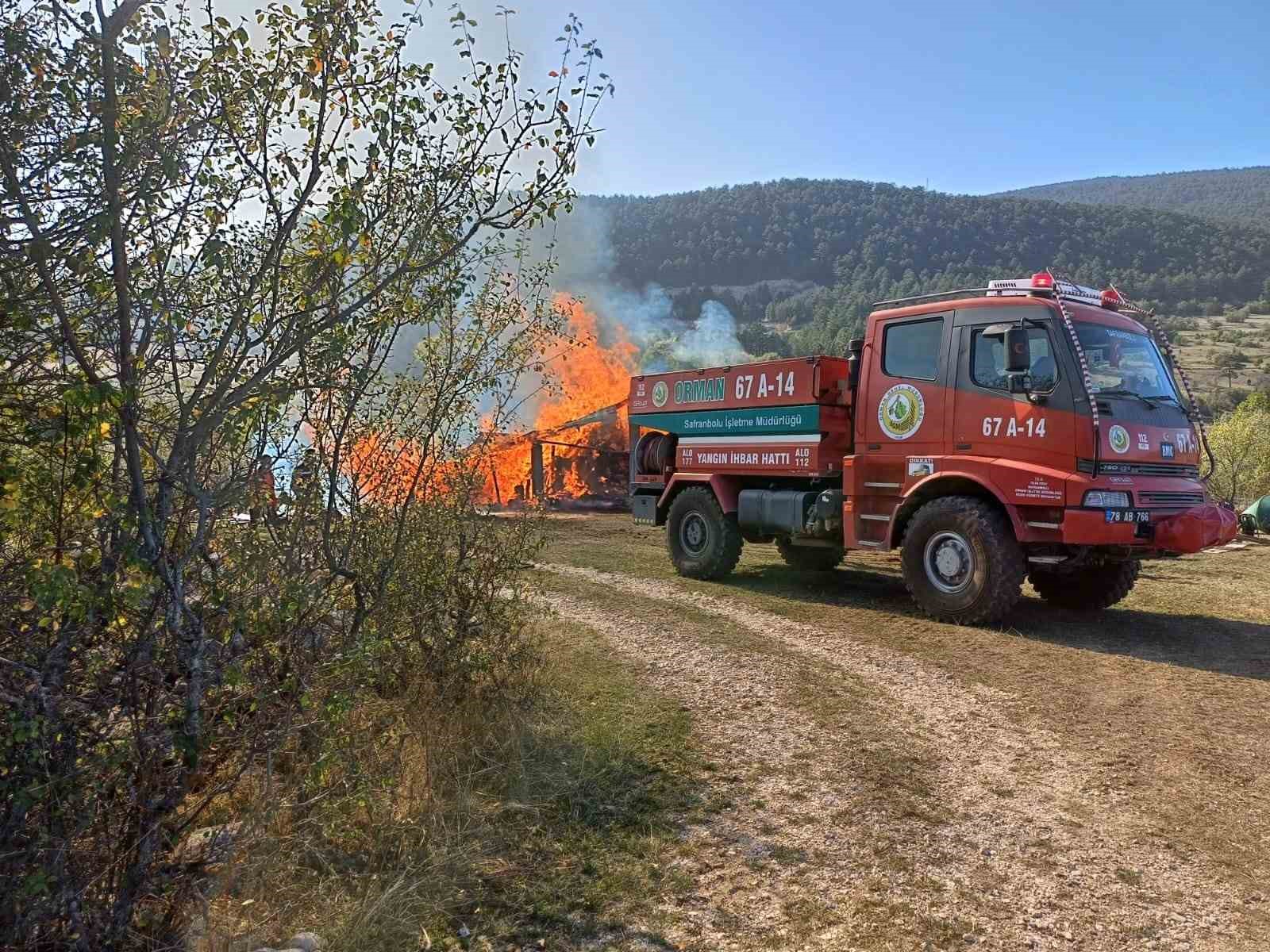 KARABÜK'ÜN OVACIK İLÇESİNDE DÜN YAŞANAN 6 AYRI YANGIN SONRASI ÖĞLE