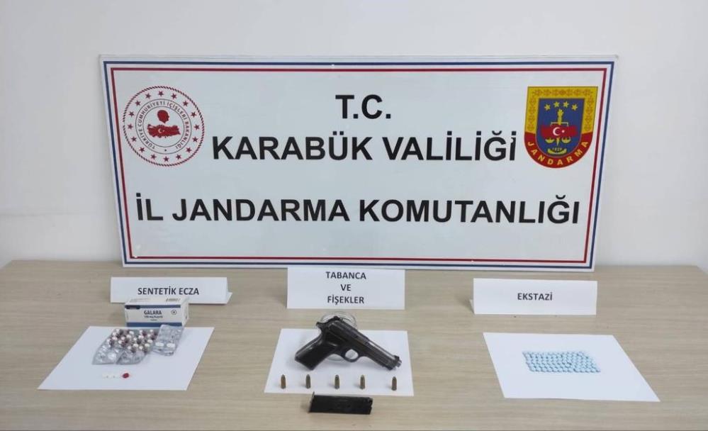 Karabük'te yapılan uyuşturucu operasyonunda 2 kişi gözaltına alındı.