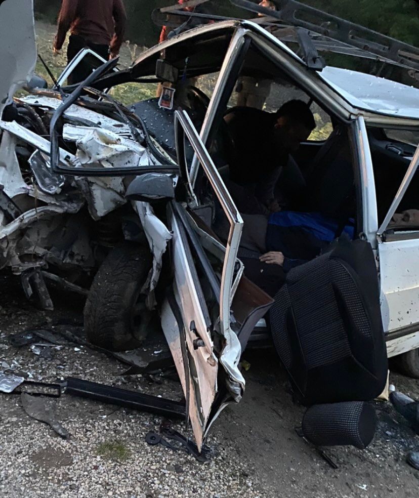 Karabük'te kontrolden çıkan iki otomobilin çarpışması sonucu 3 kişi yaralandı.