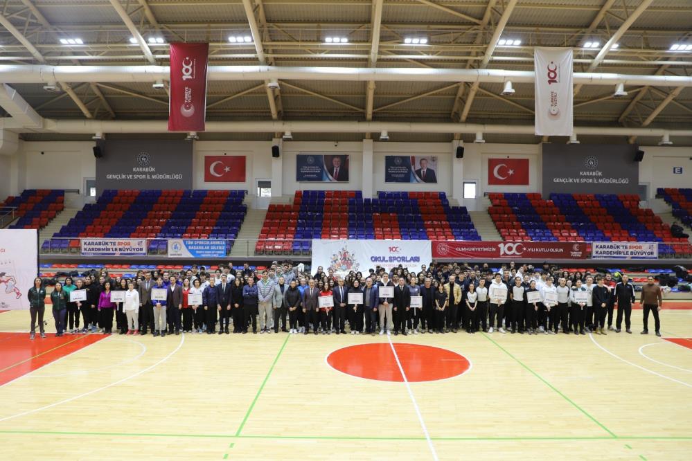 Karabük'te, Okul Sporları Gençler Basketbol Kız, Erkek Grup müsabakaları Yeni
