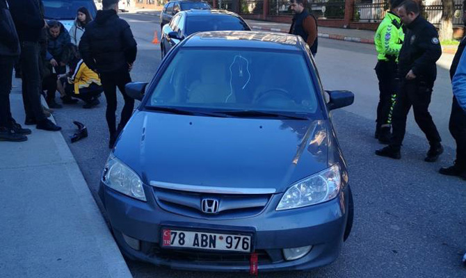 Karabük'te iki otomobilin çarpışması sonucu meydana gelen kazada 1 kişi