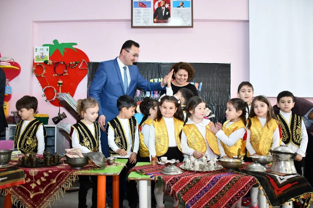 Safranbolu Mustafa Antepoğlu İlkokulu’nda “Dilimizin Zenginlikleri” Projesi kapsamında sergi düzenlendi.