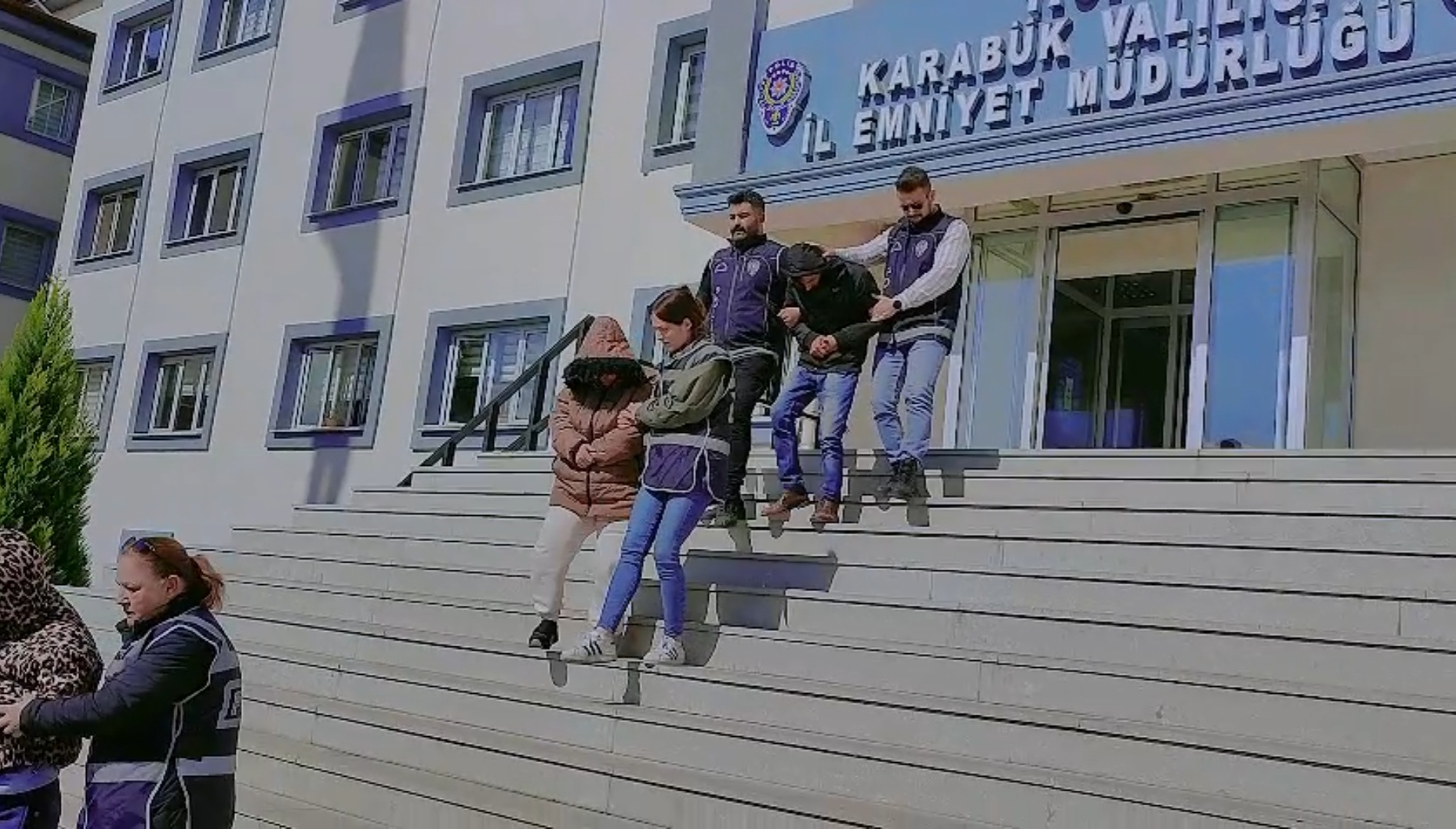 Karabük Emniyeti tarafından yapılan fuhuş operasyonunda 4 kişi yakalandı. 