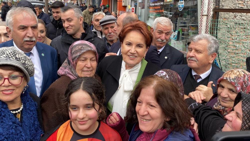 İYİ Parti Genel Başkanı Meral Akşener, belediye başkanı adaylarına destek