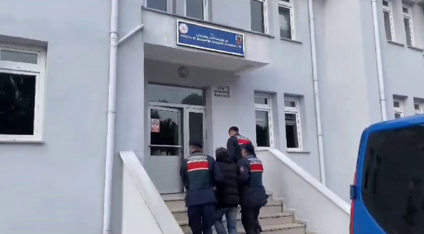 Zonguldak'ta jandarma ekiplerince düzenlenen operasyonda çok sayıda uyuşturucu madde ele