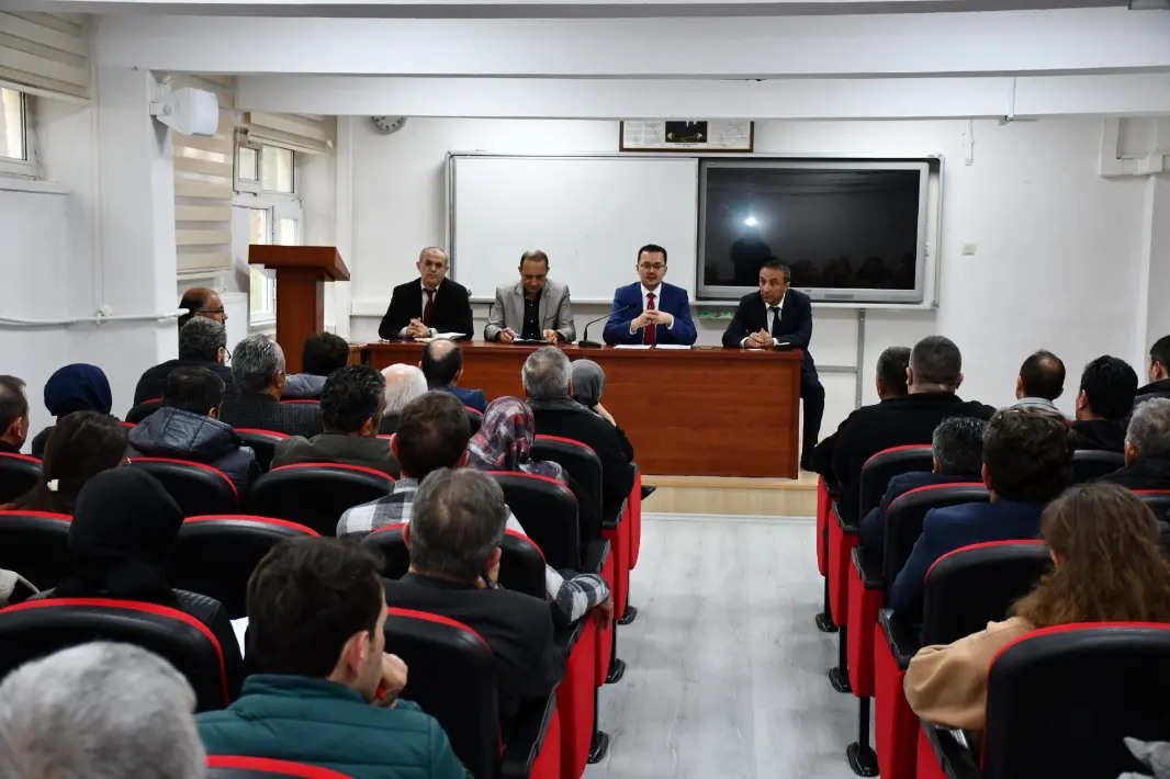 Safranbolu’da, okul ve kurumlardaki müdür yardımcılarıyla “Eğitim Koordinasyon Toplantısı” gerçekleştirildi.
