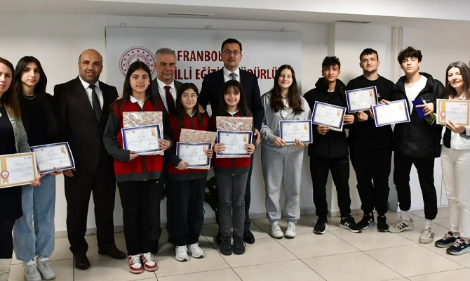 Karabük Üniversitesi (KBÜ) tarafından düzenlenen SOSYALFEST'te başarılı olan öğrenciler, İlçe