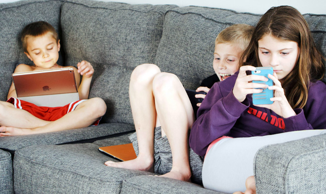 Çocuk Sağlığı ve Hastalıkları Uzmanı Dr. Mustafa Alper Aykanat, tablet