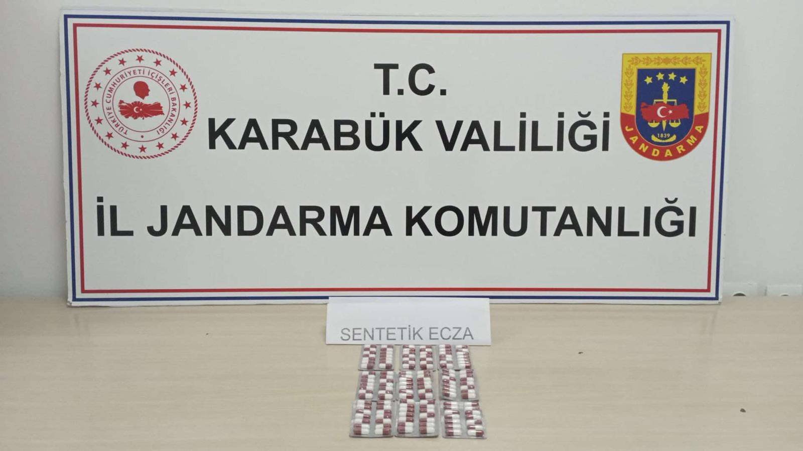 Karabük’te yapılan operasyonda 126 adet sentetik hap ele geçirildi.
