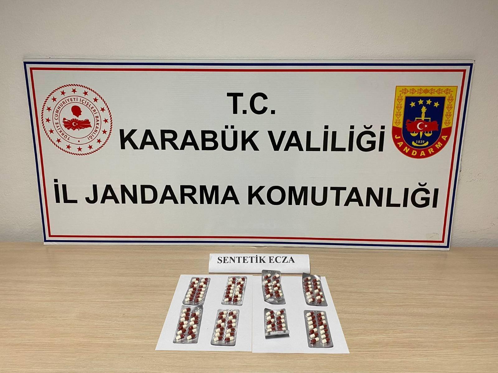 Karabük’ün Safranbolu ilçesinde jandarma tarafından 109 adet sentetik ecza hap