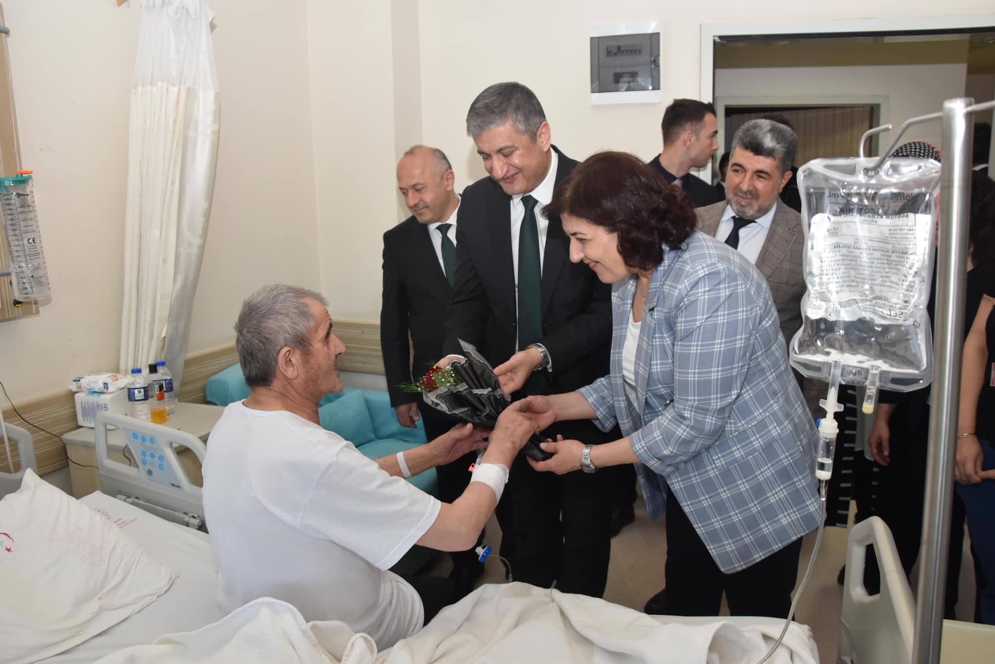 Karabük Valisi Mustafa Yavuz eşi Süreyya Yavuz ile birlikte Karabük