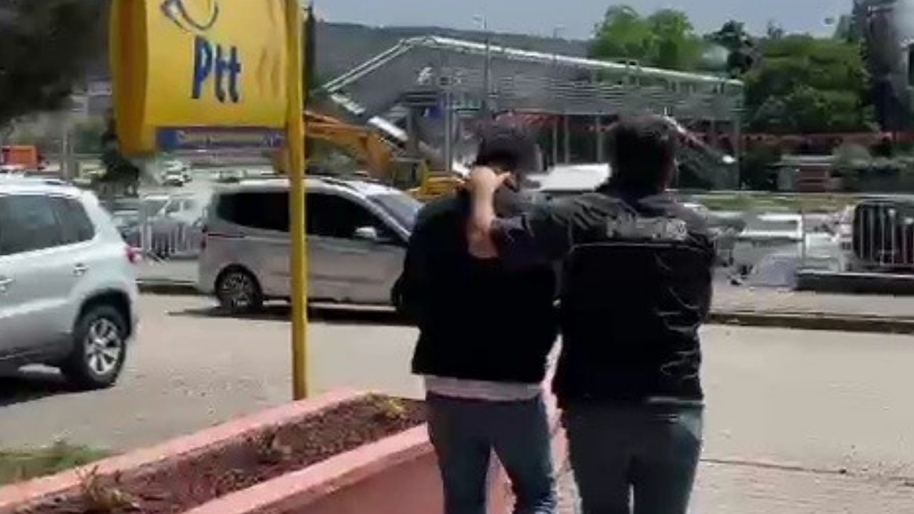 Kabük’te uyuşturucu operasyonunda yakalanan şüpheli çıkarıldığı mahkemece tutuklandı.