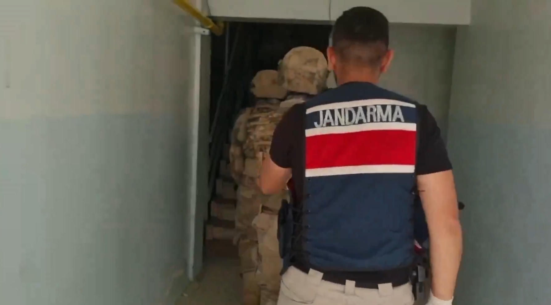Jandarma tarafından 20 ilde uyuşturucu madde imalatçılarına ve bunların satışını