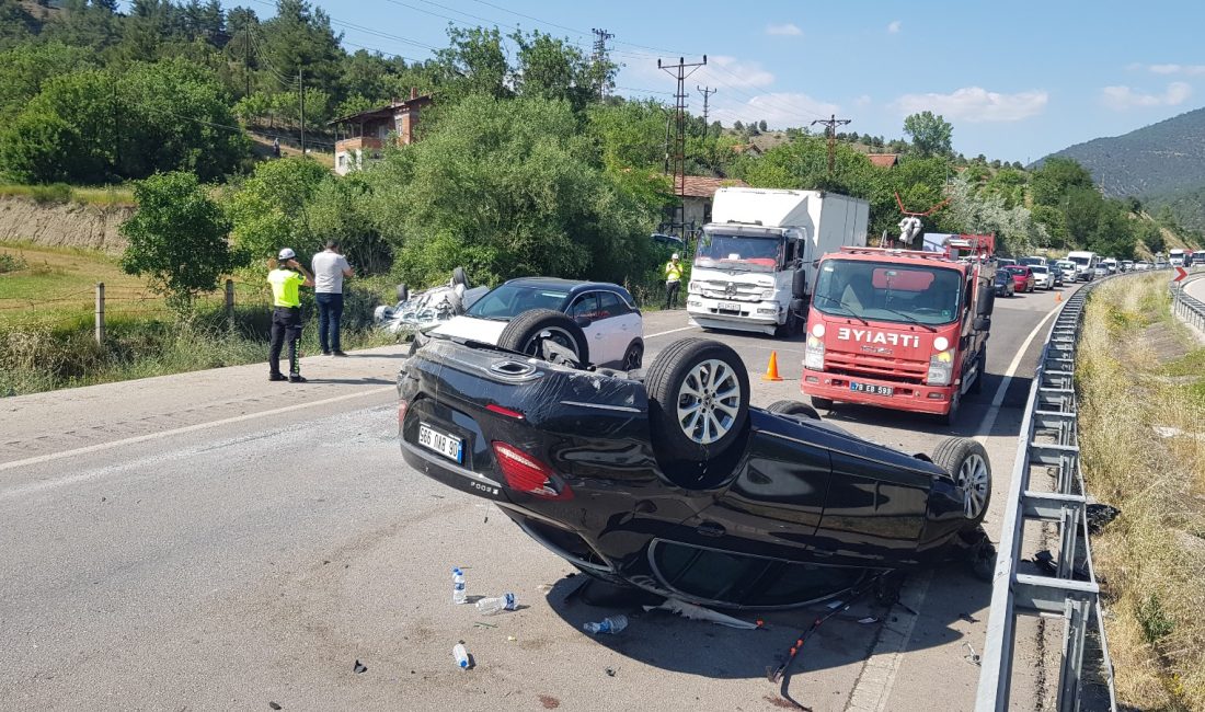 Karabük’te aynı istikamette seyreden iki otomobil çarpışarak takla attı. Kazada