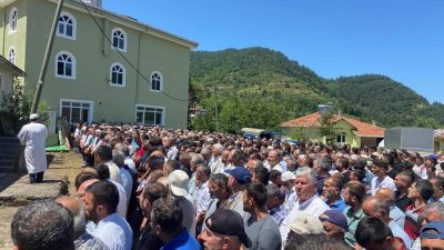 Nakliye kamyonunun bariyerlere çarparak devrildiği kazada hayatını kaybeden AK Parti