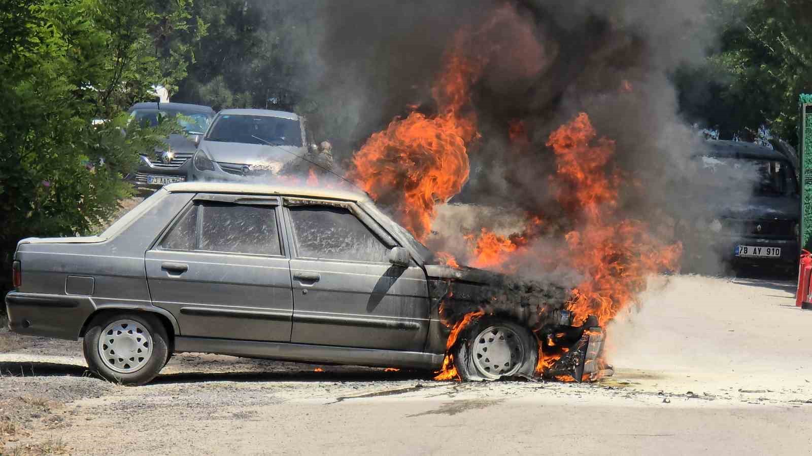 Karabük’te oğlunun aracı ile torununu Karabük Üniversitesinde YKS sınavına getirdikten