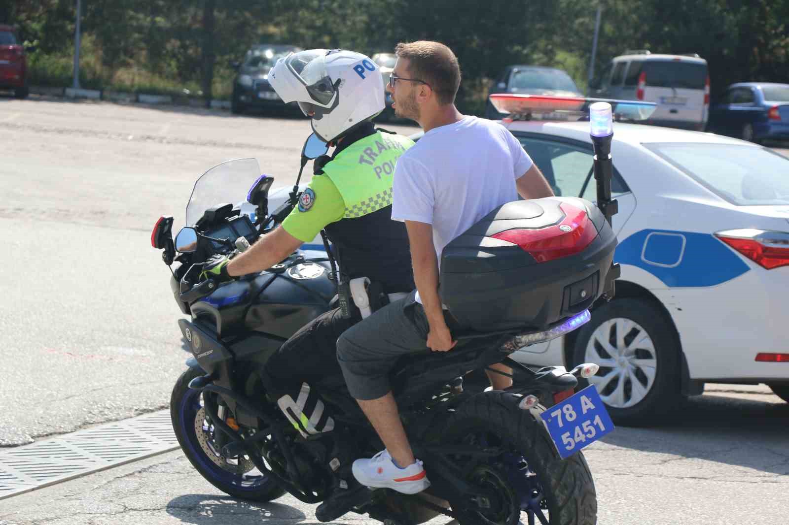 Karabük’te Yükseköğretim Kurumları Sınavı’na (YKS) girmek için Antalya’dan gelen iki